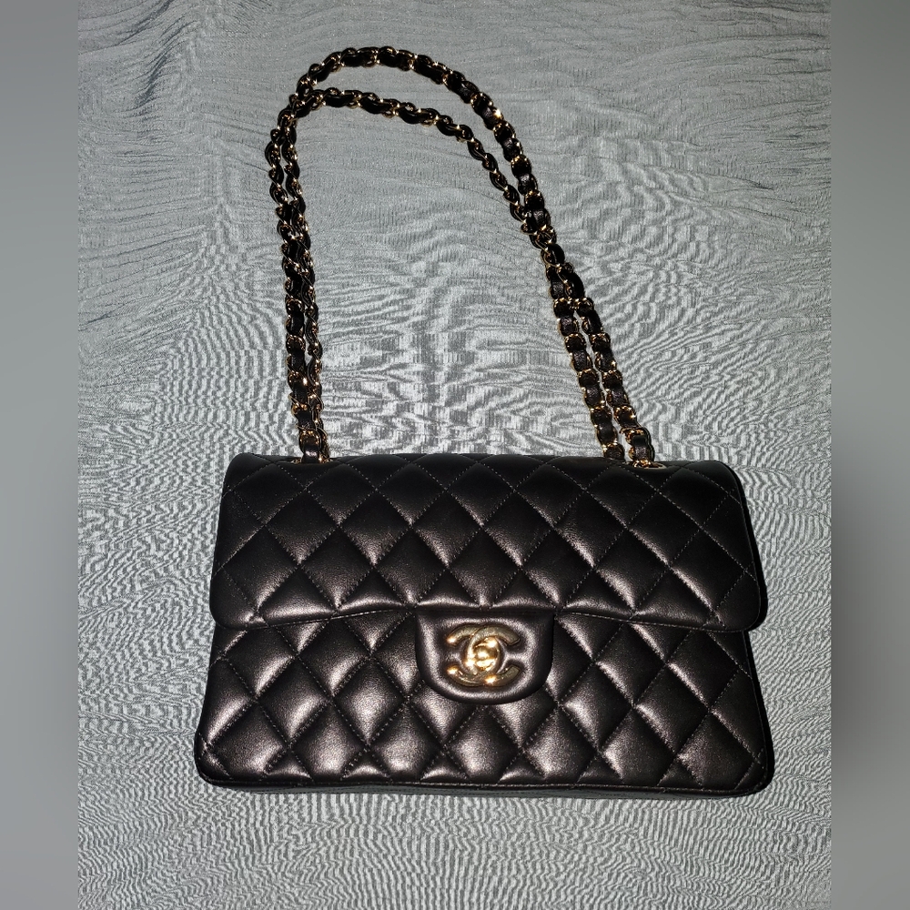 Chanel Black Quilted Leather Shoulder Bag - Never Been Used, Brand-new